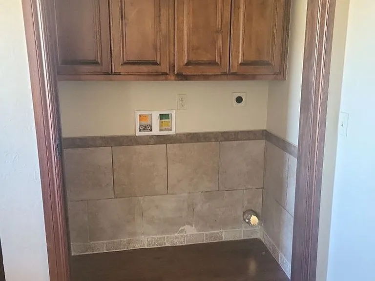 1604 NW Lindy Ave #3 — Photo 4