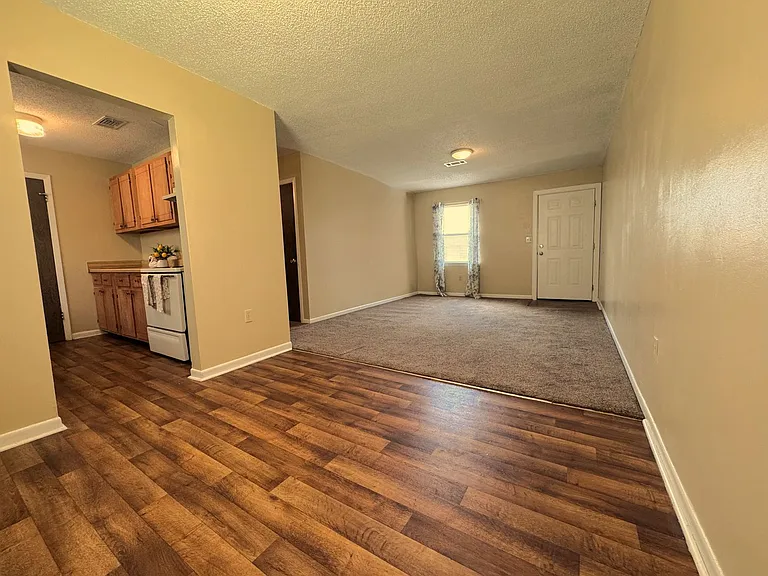 324 Montgomery St — Photo 3