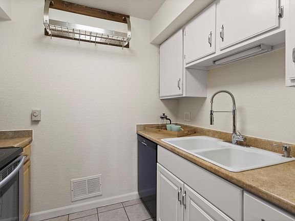 3rd image of 2717 Glenwood Dr #10