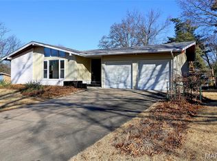11151 Glacier Dr, Saint Louis, MO 63146