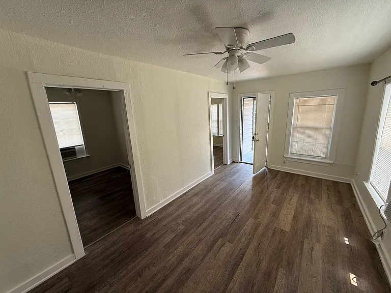 204 Lone Star Blvd — Photo 17