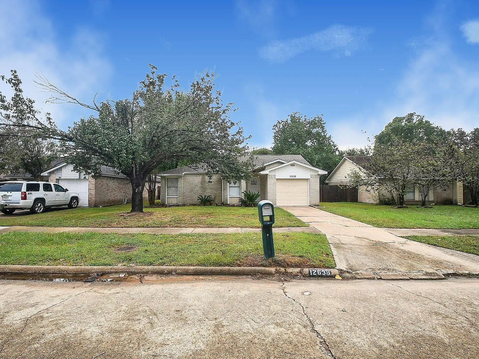 3 bed, 2.0 bath, 1394 sqft, $1,800 — Photo 2