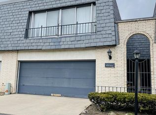 4042 W Trafalgar Ln, Oak Lawn, IL 60453