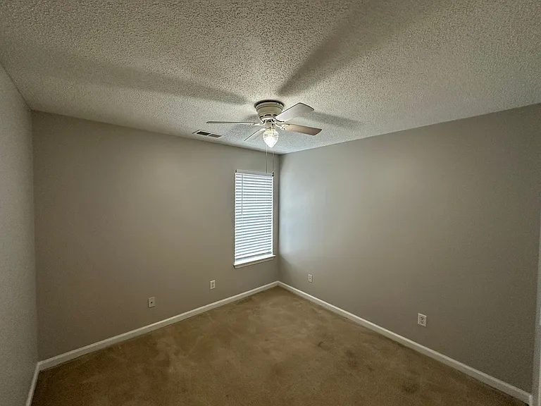 1098 Breezy Valley Dr — Photo 15