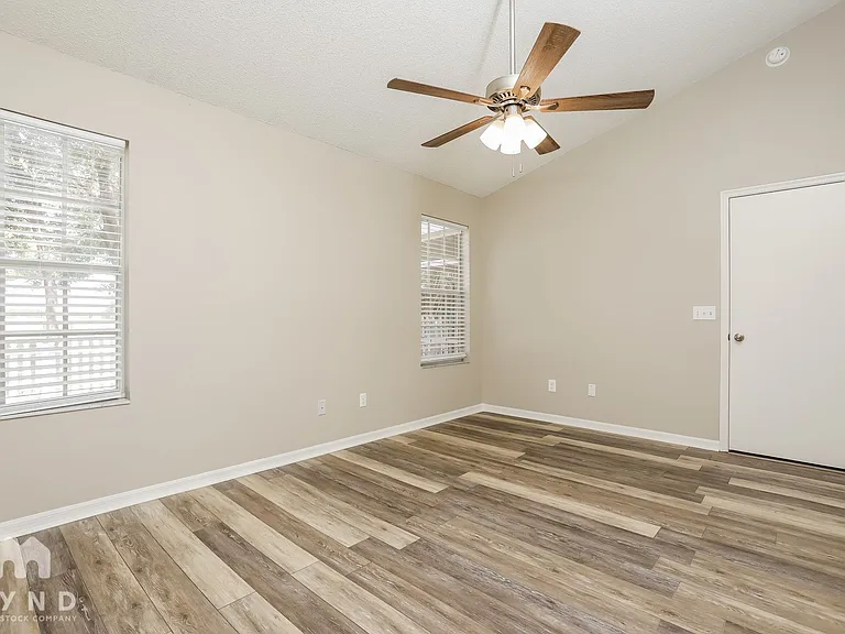 1729 Chatham Cir — Photo 7