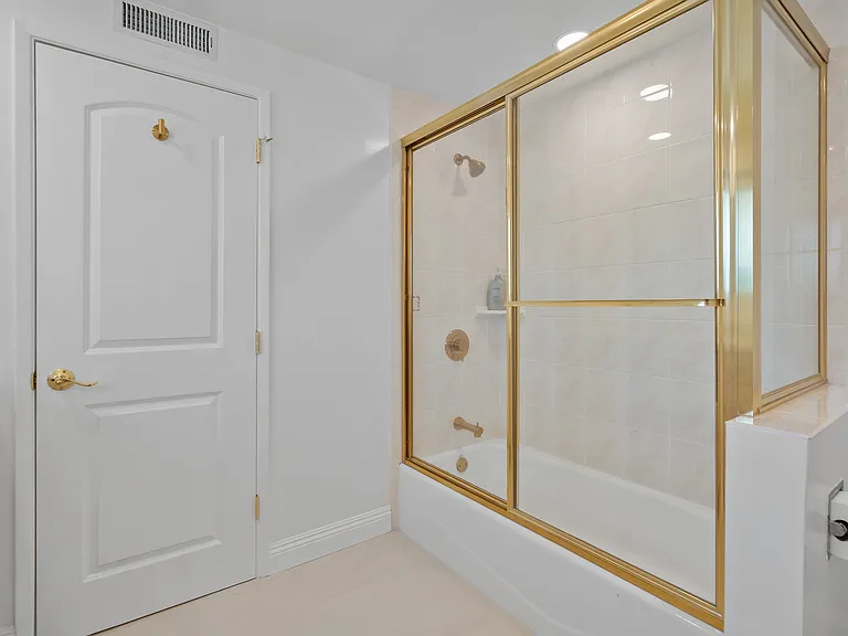 4159 Regal Oak Dr — Photo 14