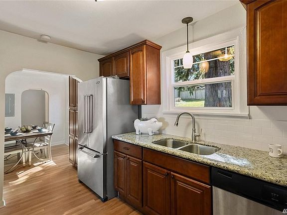 3rd image of 7727 NE 167th St #A