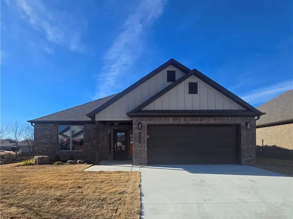 2304 N Lexington St, Siloam Springs, AR 72761