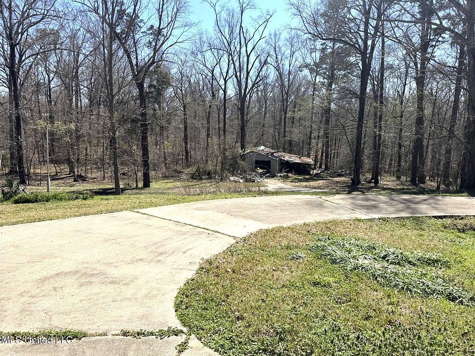 2nd image of 416 N Palestine Rd