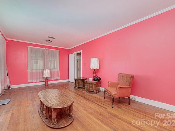 2nd image of 1012 Green Circle Dr