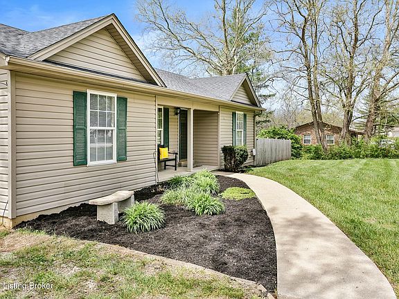 3rd image of 1008 Bradley Dr