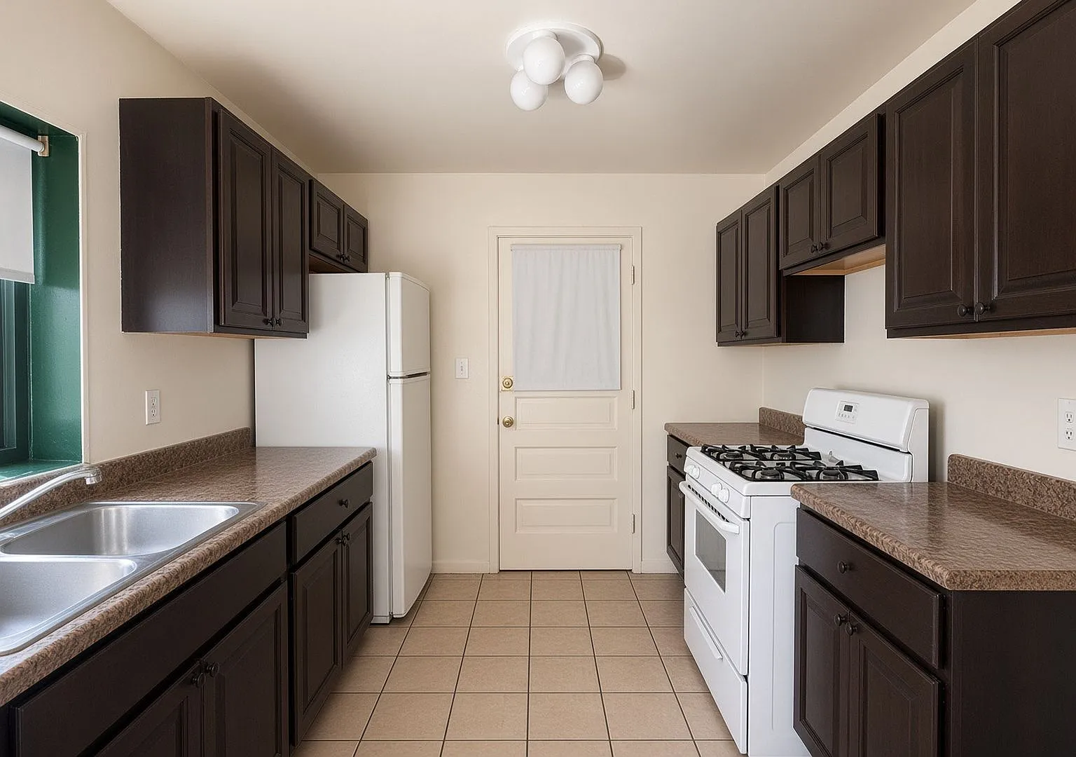 2 bed, 900 sqft, $1,700 — Photo 1