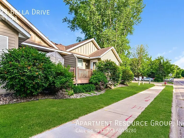 823 Bella Dr — Photo 2