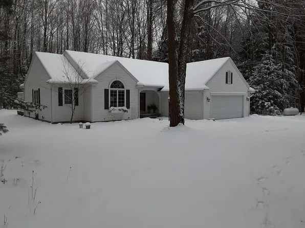 88 Dean Rd, Tawas City, MI 48763