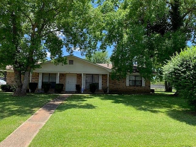 2nd image of 801 Oakland Dr