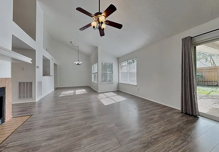8614 Lake Crystal Dr — Photo 16