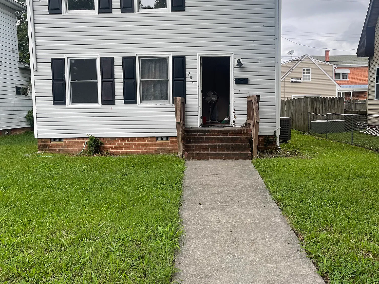 3 bed, 1200 sqft, $1,700 — Photo 1