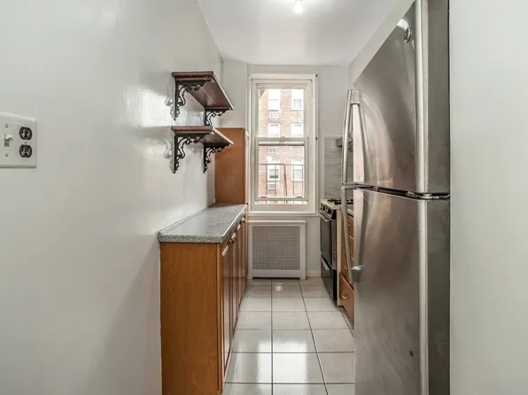 31-85 Crescent Street image 13 of 24