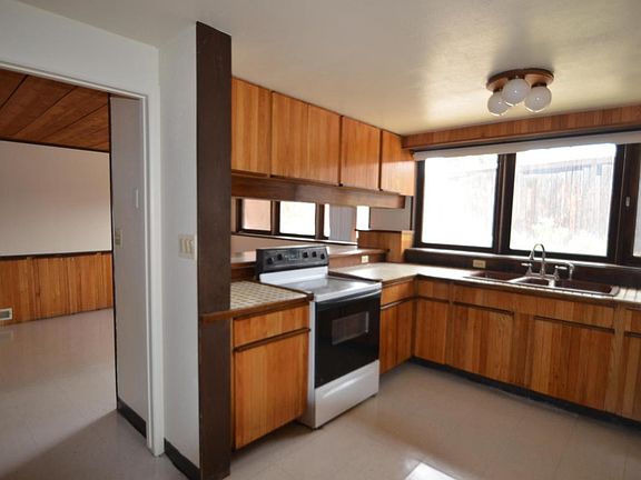 5th image of 211 Claremont Ave NE