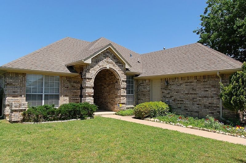 2nd image of 812 Sky Wood Ct