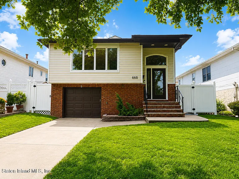 668 Sheldon Ave — Photo 1