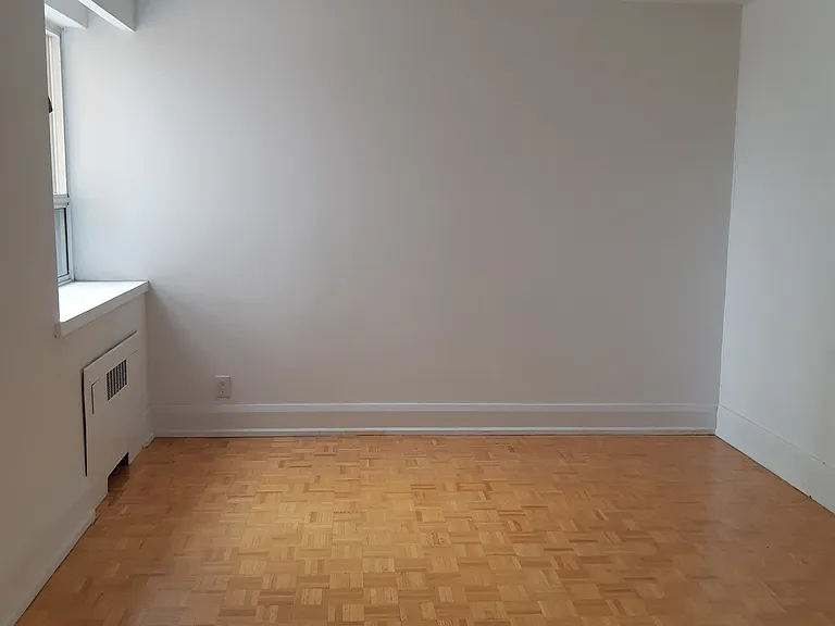 77 Saint Clair Ave E — Photo 23