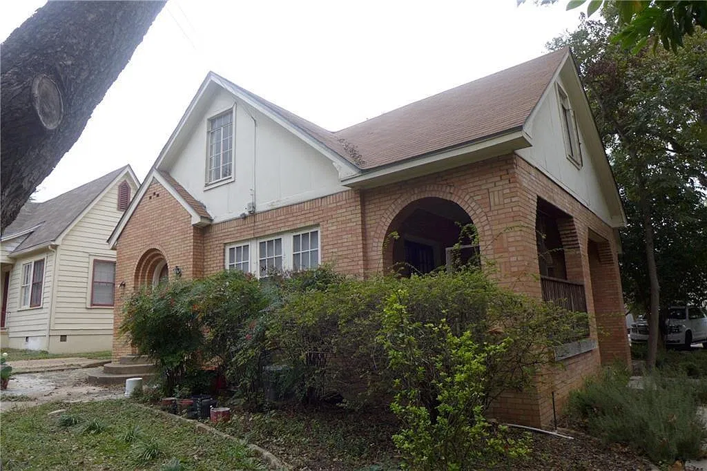 2 bed, 1.0 bath, 1313 sqft, $850 — Photo 1