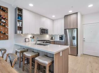 14022 N Bluff Rd #101, White Rock, BC V4B3C3