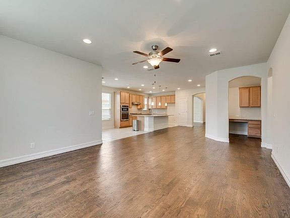 5th image of 2828 Barnsley Dr