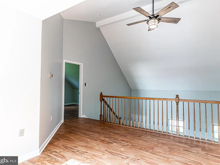 121 Nottingham Ct — Photo 28