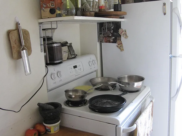 220 SE Gladstone St #3 — Photo 5