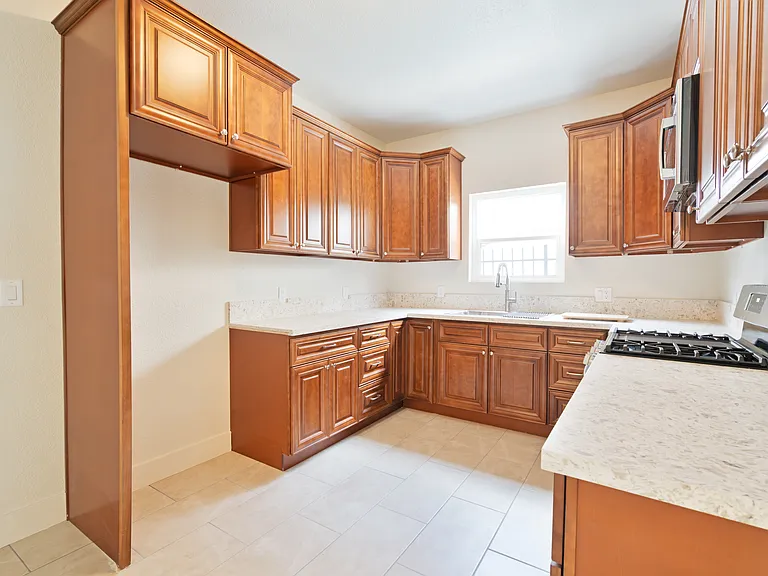 2214 Thomas St — Photo 19