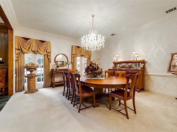 3rd image of 702 S Cobblestone Ct