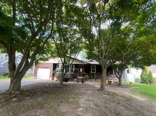 17 Appel Dr E, Shirley, NY