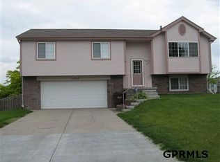 399 Cleveland Cir, Elkhorn, NE 68022