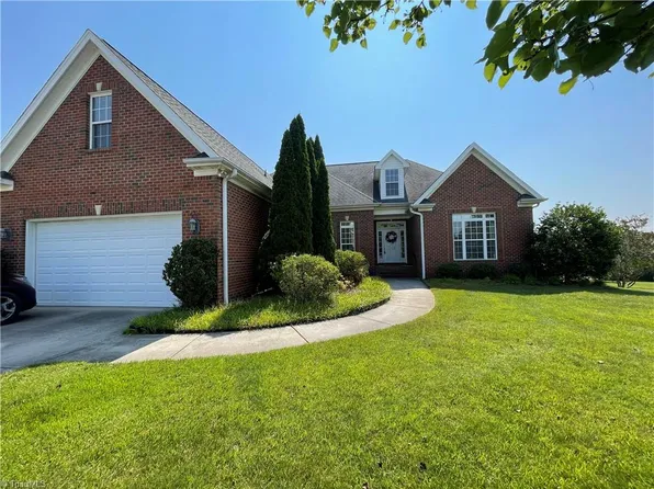 1102 Byron Ln, Archdale, NC 27263