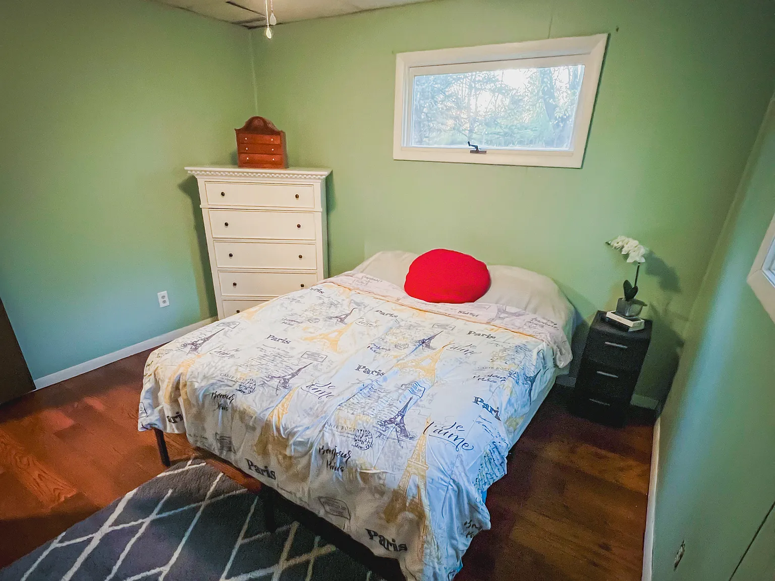 4 bed, 1925 sqft, $1,900 — Photo 2
