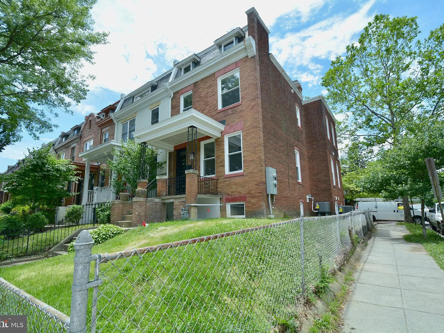 3 bed, 1.5 bath, 1532 sqft, $4,365 — Photo 3