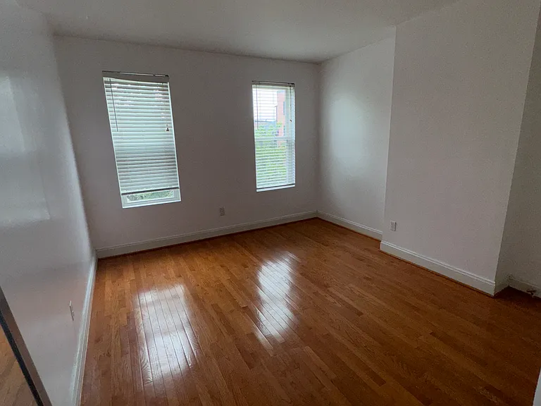 2127 E Fairmount Ave — Photo 24