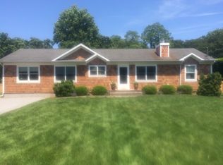 95 Hand Ln, Amagansett, NY 11930
