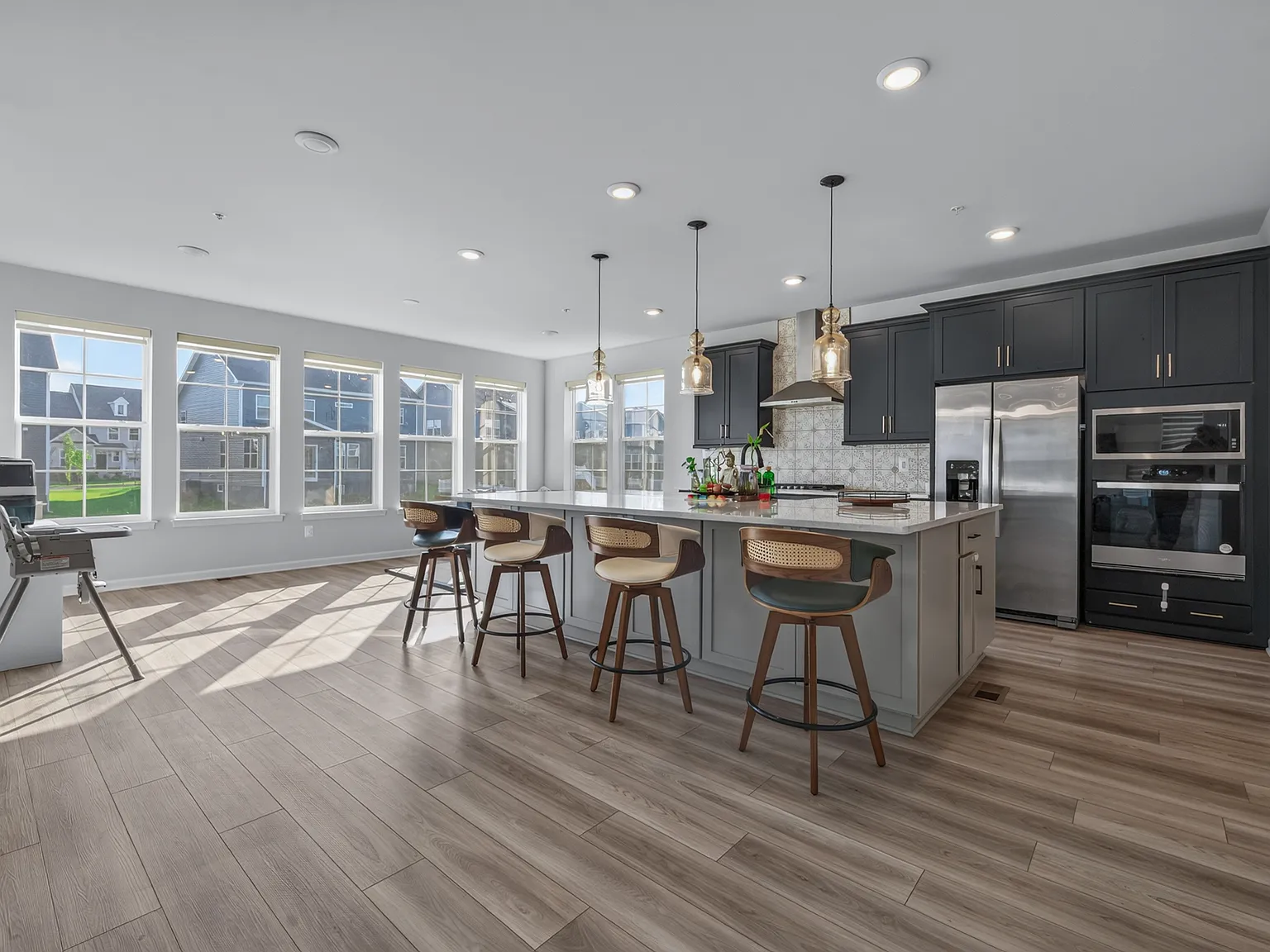 4 bed, 4414 sqft, $4,250 — Photo 3