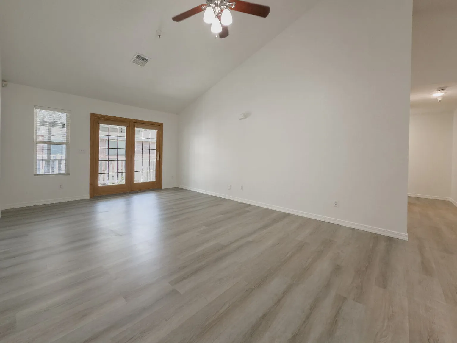 3 bed, 2.0 bath, 1600 sqft, $1,750 — Photo 2