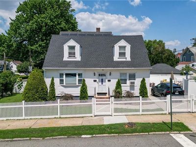 325 College Ave, Staten Island, NY, 10314