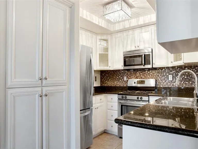 5049 Los Morros Way — Photo 14