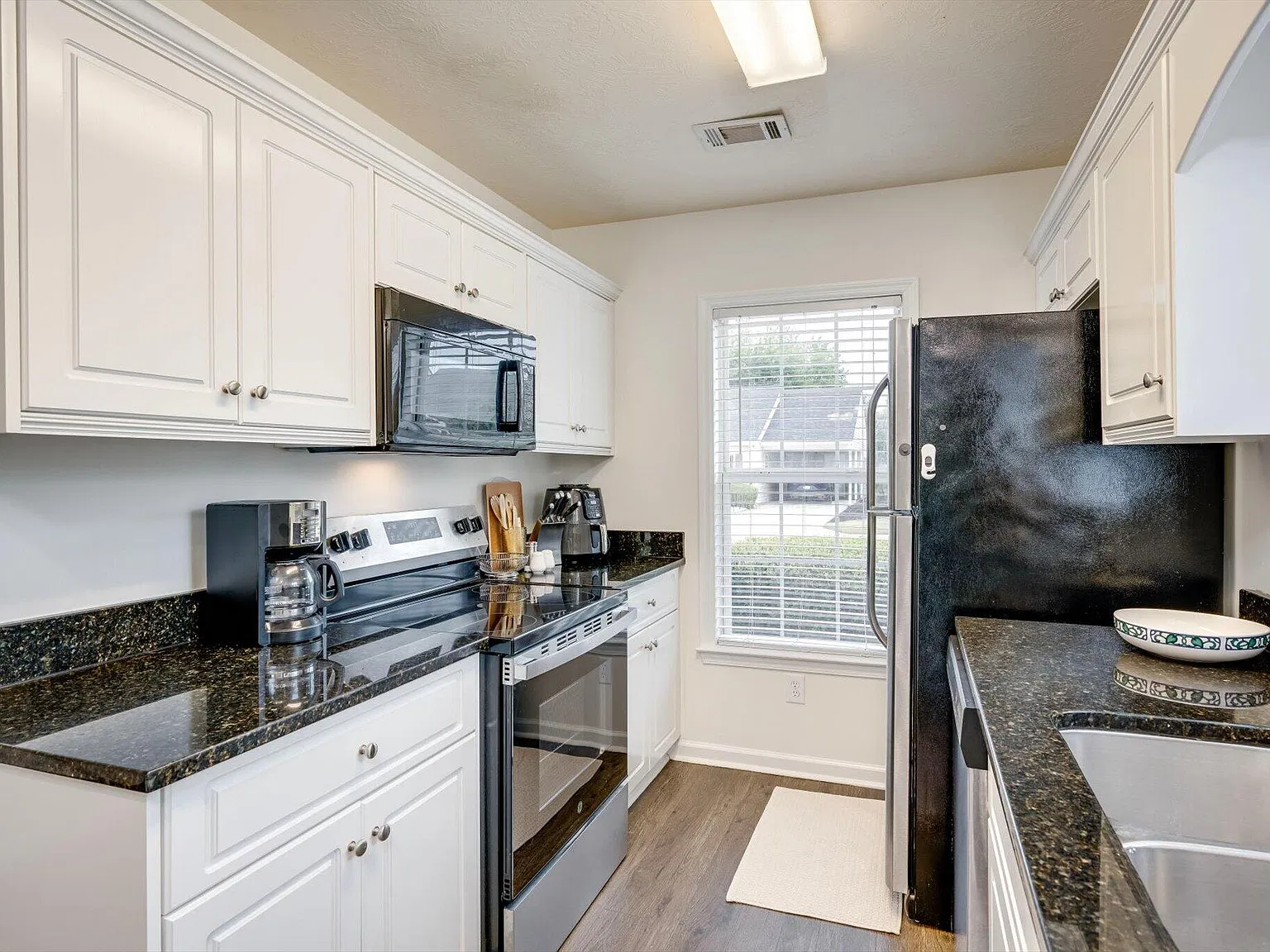 2 bed, 2.0 bath, 1092 sqft, $1,950 — Photo 4