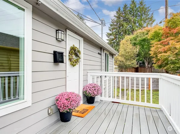 6710 8th Avenue NW, Seattle, WA 98117