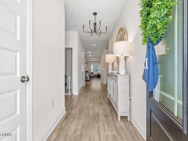 350 Emerald Cove St — Photo 2
