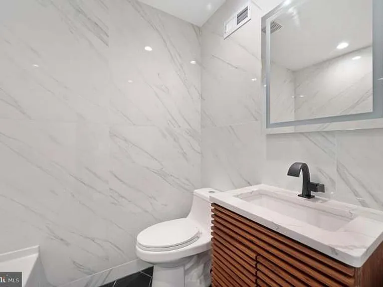166 W Laurel St — Photo 26