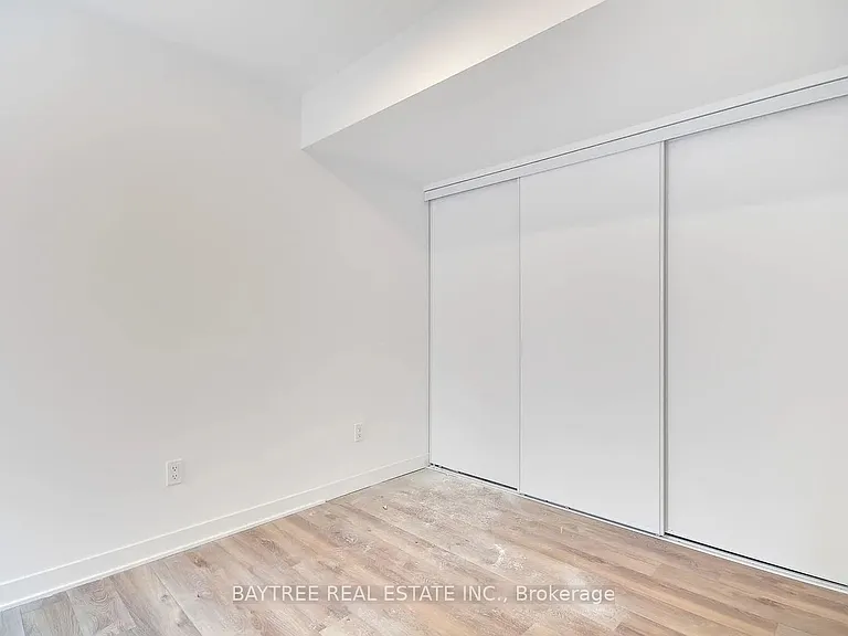 30 Ed Clark Gdns #Townhouse 4 — Photo 20
