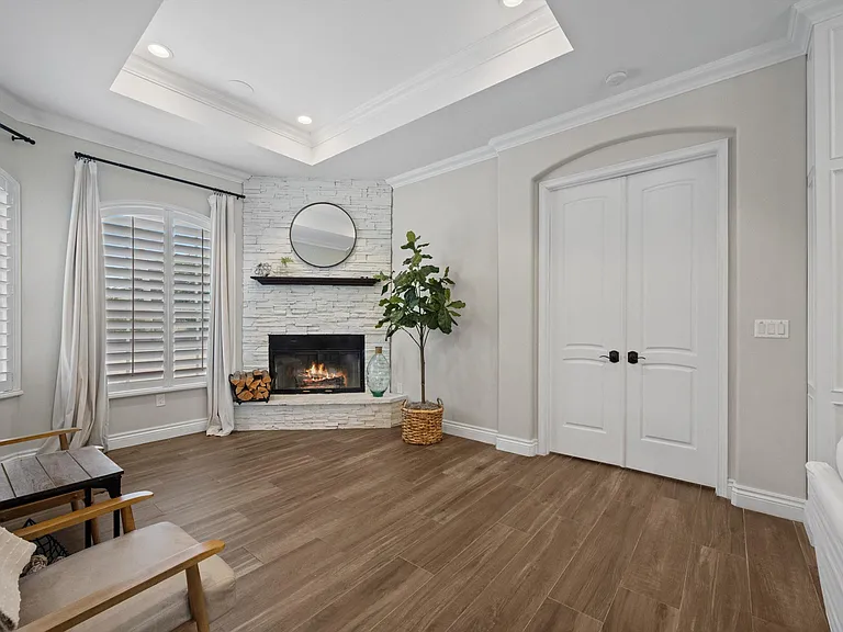 404 Indigo Ave — Photo 12